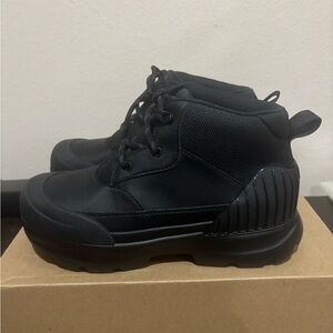 Womens UGG Neumel X Hybrid Boot Black SZ 8.5